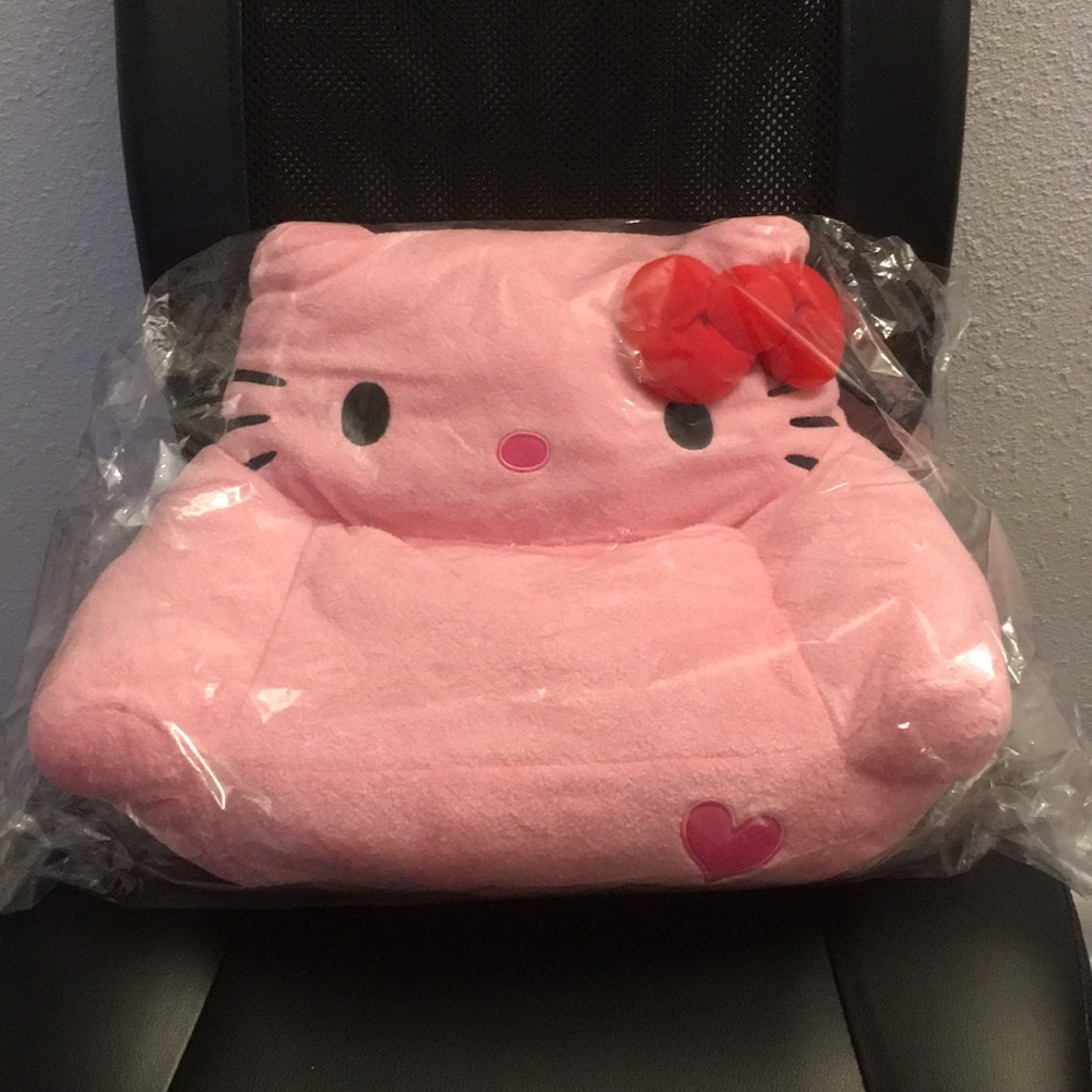 TOREBA EXCLUSIVE HELLO KITTY COUCH PLUSH